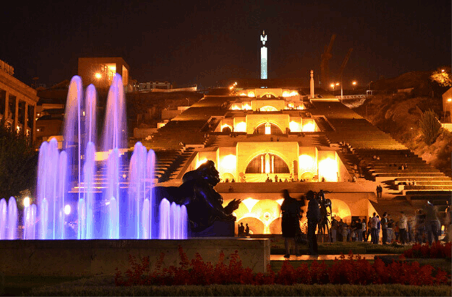 ՏՈՒՐԵՐ YEREVAN BY NIGHT