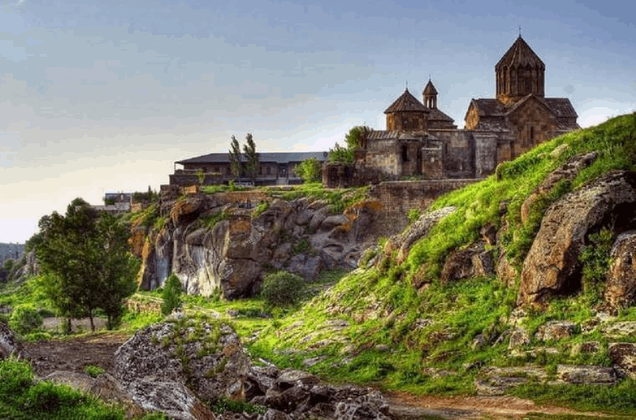 TOURS GYUMRI, MARMASHEN, HARICHAVANK MONASTERIES